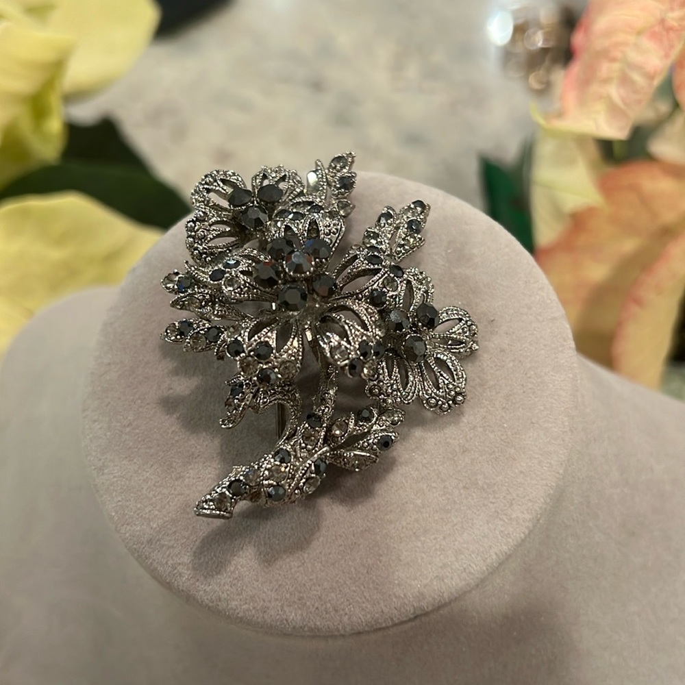 Brooch - Picture 2 of 3